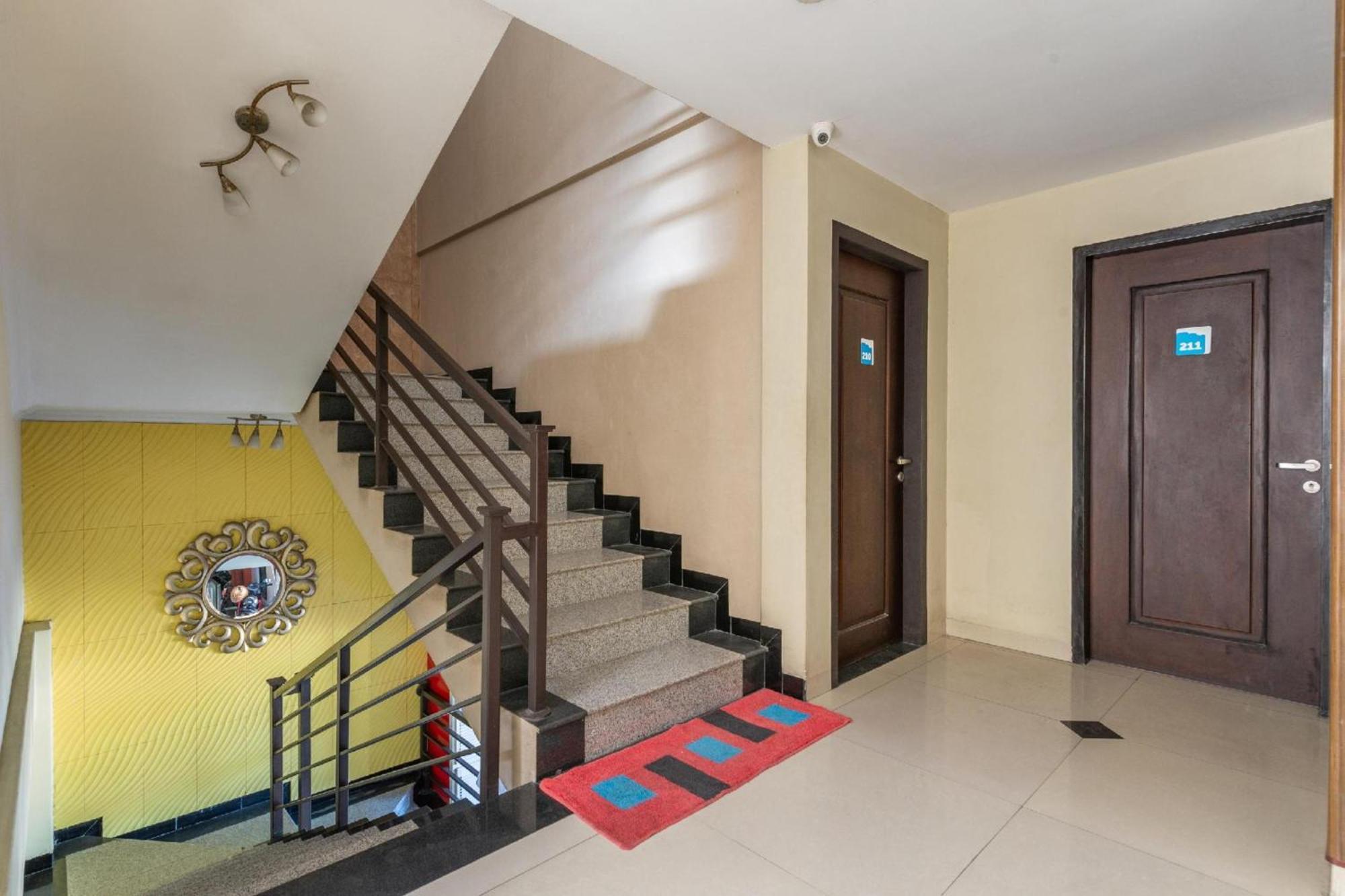 Hotel O Surabaya City Center Near Wonokromo Station Exterior foto