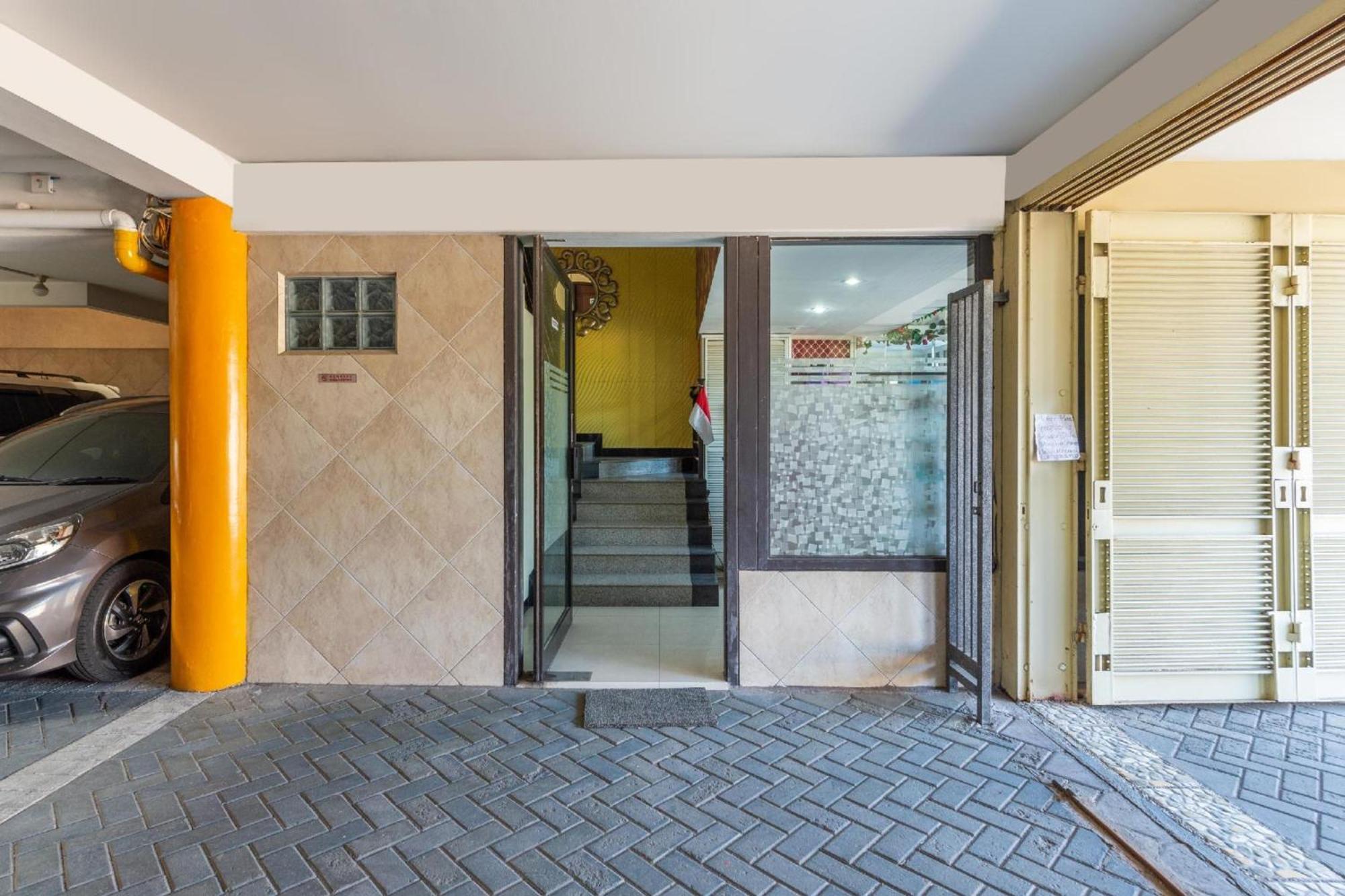 Hotel O Surabaya City Center Near Wonokromo Station Exterior foto